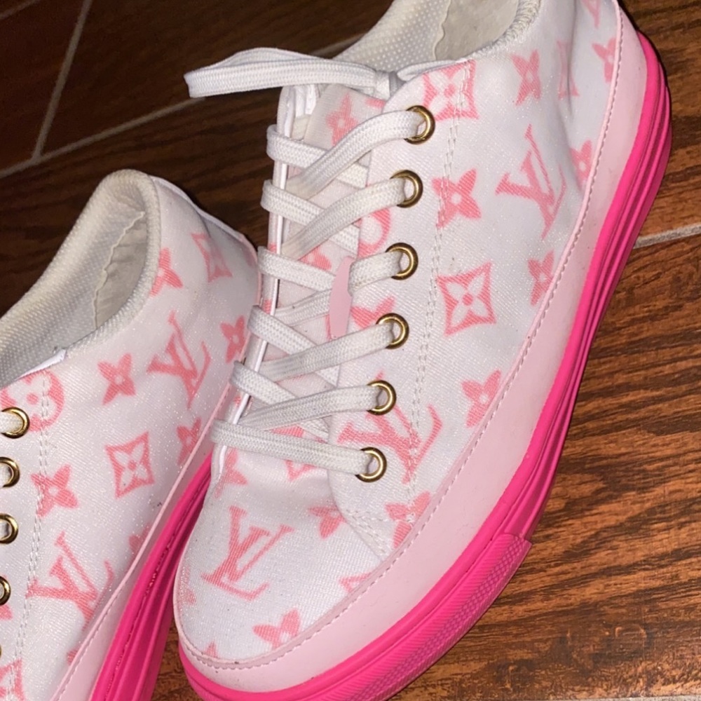 LOUIS VUITTON PINK & WHITE MONOGRAM SNEAKER🛍